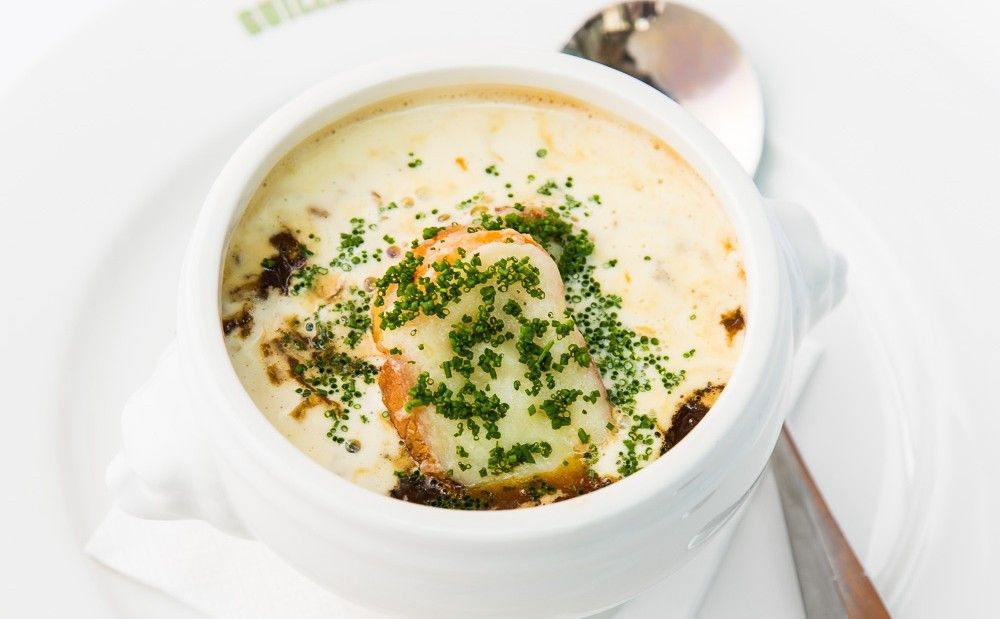 Classic French Onion Soup with Gruyère Crouton
