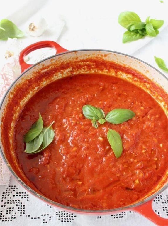 Classic Italian Tomato Sauce with Fresh Basil