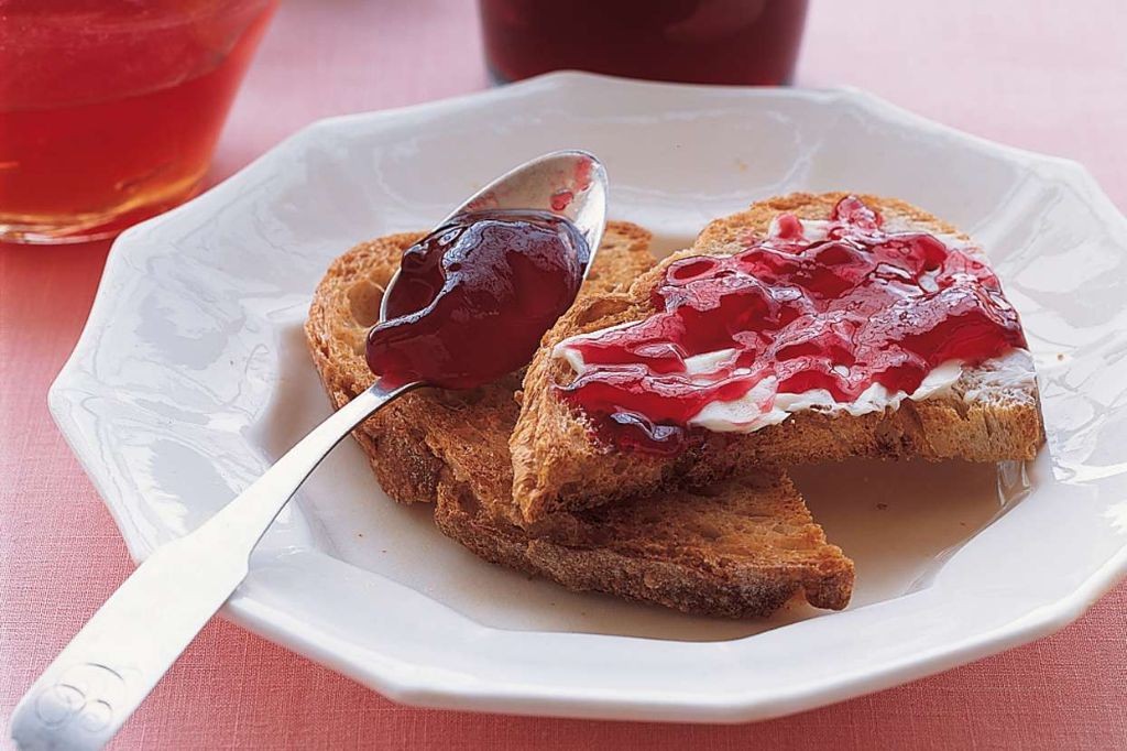 Classic Red Currant Jelly with Pectin