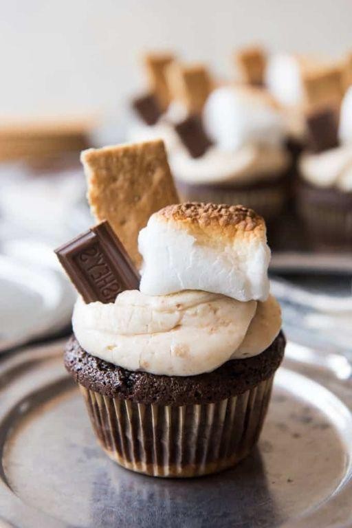 Classic Smores Cupcakes with Graham Cracker Crust
