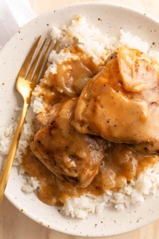 Classic Southern Smothered Chicken Thighs with Gravy