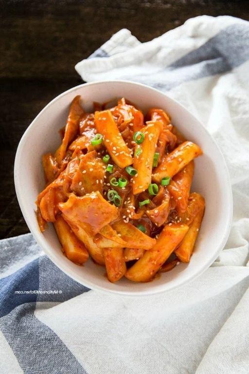 Classic Spicy Tteokbokki with Fish Cakes
