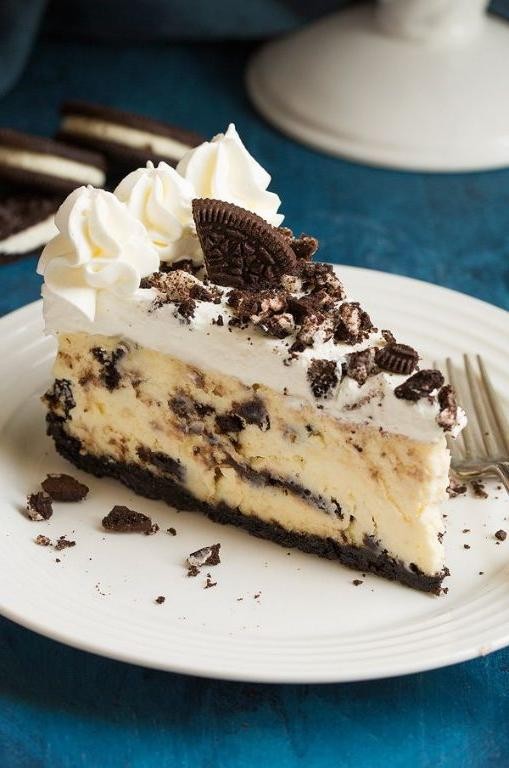 Cookies and Cream Cheesecake with Sour Cream Topping