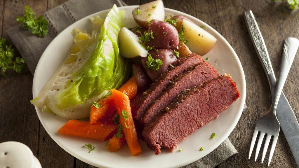Corned Beef and Cabbage with Red Potatoes