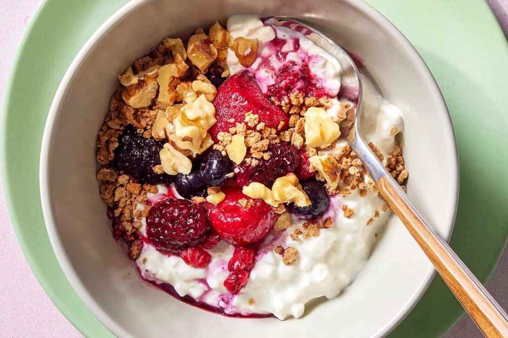 Cottage Cheese and Berry Protein Bowl