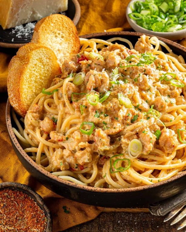 Crawfish Linguine with Creamy Garlic Sauce