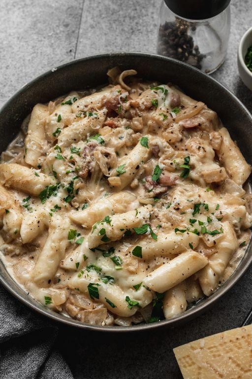 Creamy Carbonara Tteokbokki