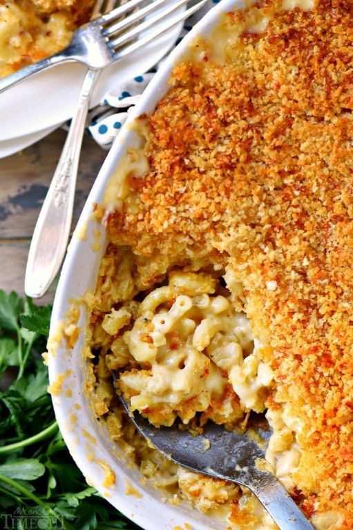 Creamy Mac and Cheese with Breadcrumb Topping