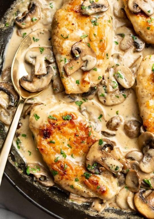 Creamy Mushroom Smothered Chicken Thighs