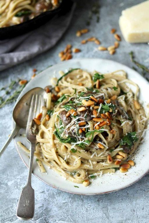 Creamy Mushroom and Spinach Egg Noodle Dish
