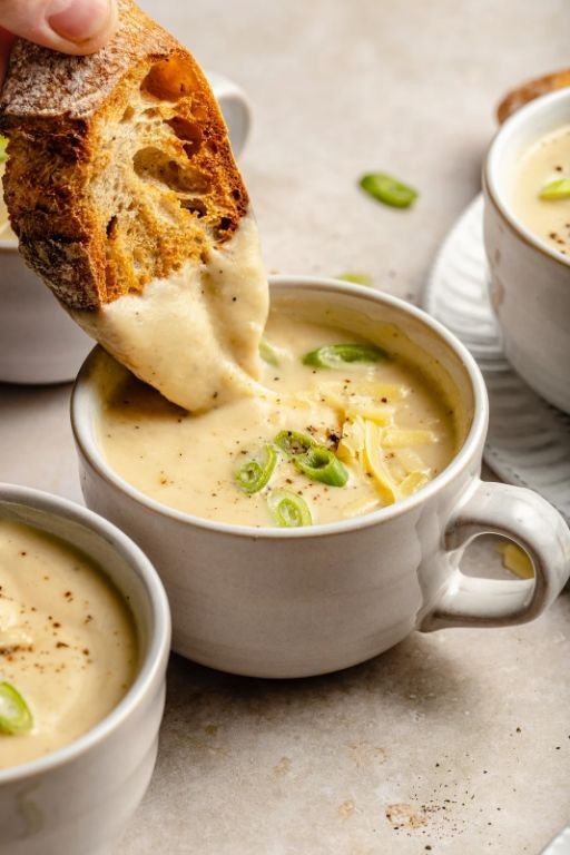 Creamy Roasted Garlic and Cauliflower Soup