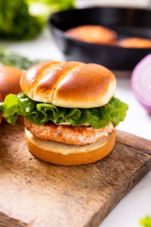 Crispy Salmon Burgers with Dill Aioli