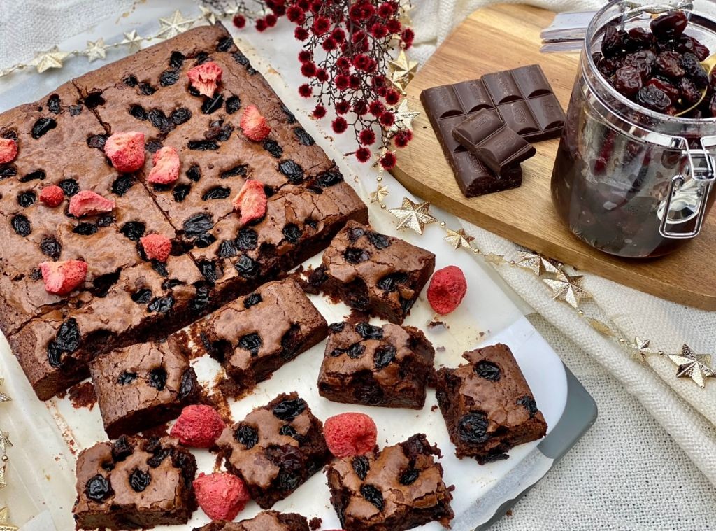 Dark Chocolate Raisin Brownie Cake