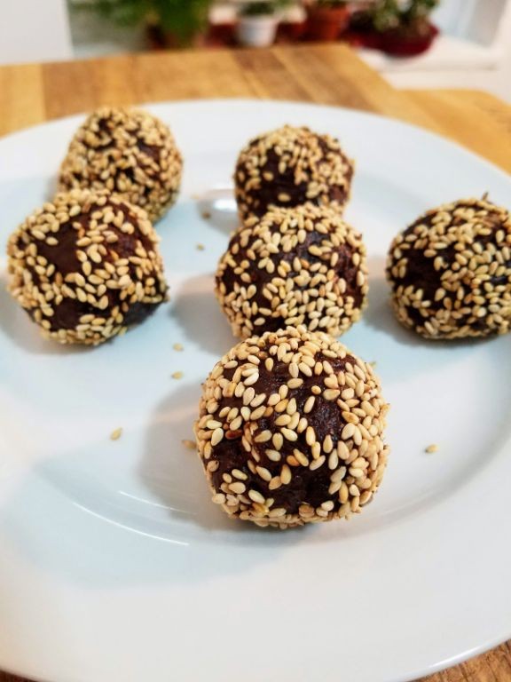 Date and Sesame Candy