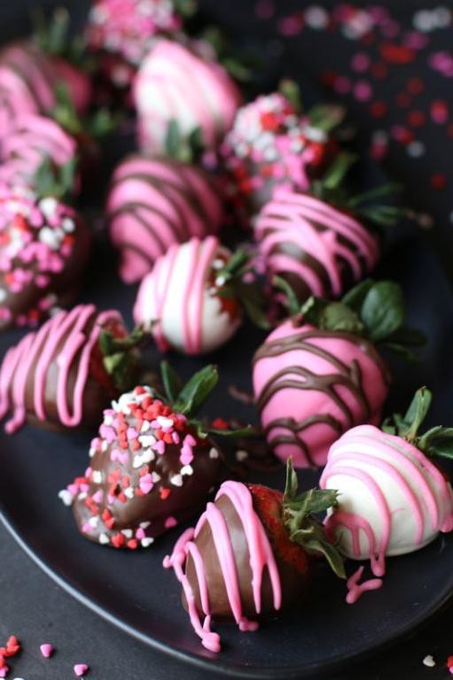 Double-Dipped Chocolate and White Chocolate Strawberries