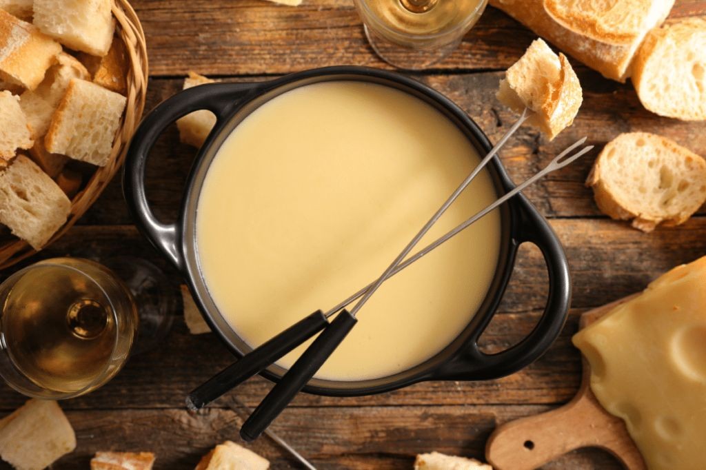 Dubliner Cheese Fondue with Crusty Bread