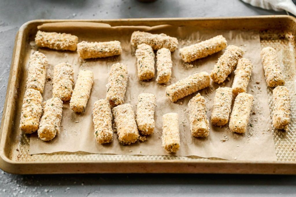Easy Sheet Pan Mozzarella Sticks