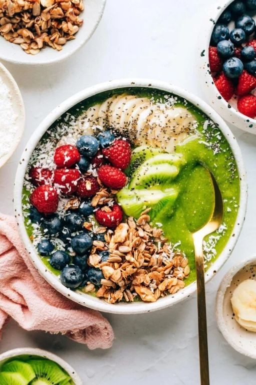 Egg White and Kale Smoothie Bowl