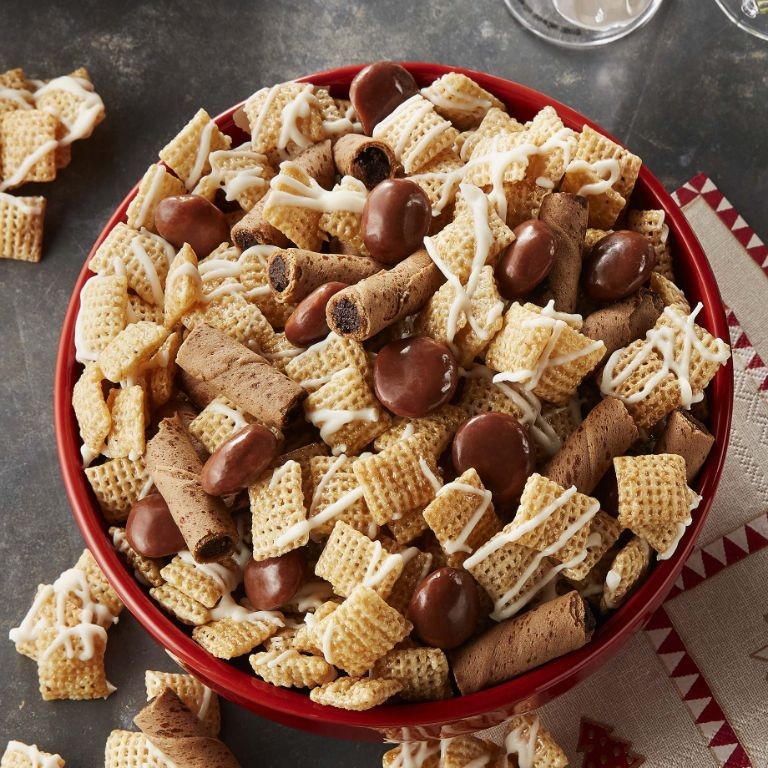 Eggnog Glazed Holiday Chex Mix