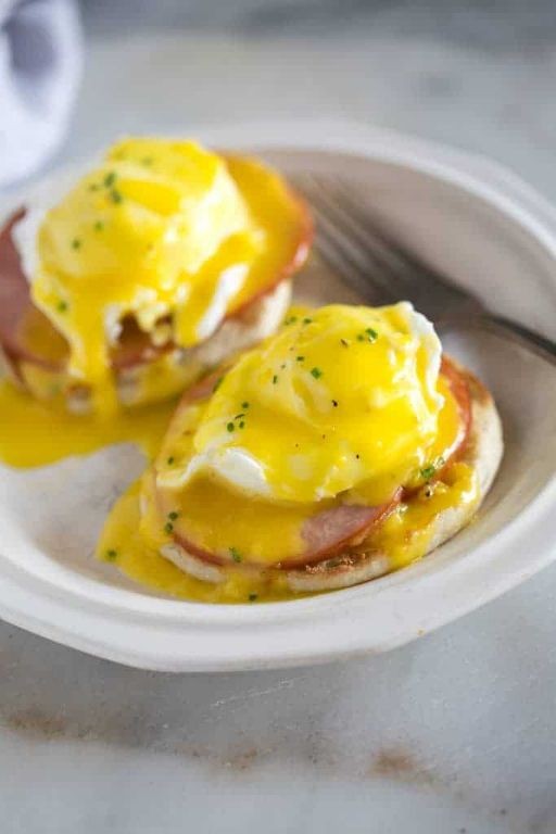 Eggs Benedict with Hollandaise Sauce
