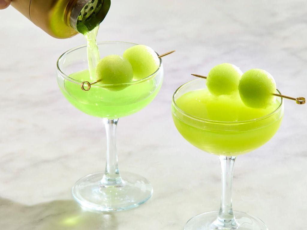 19 Classic Extra Dry Martini Recipes with a Twist
