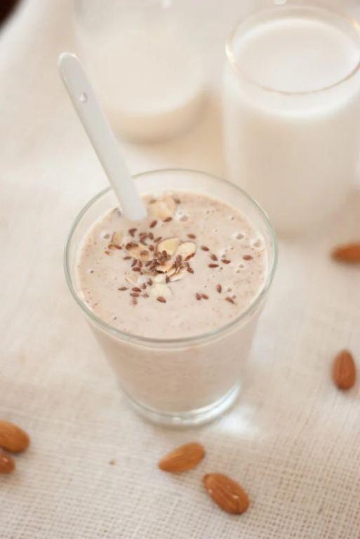 Flaxseed Honey Almond Smoothie
