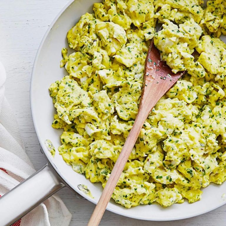 Fluffy Scrambled Eggs with Herbs