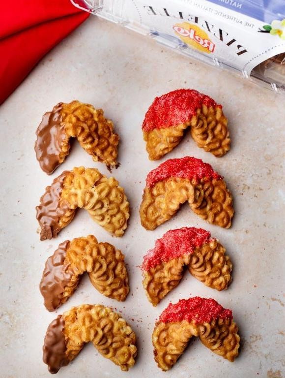Fortune Cookies with a Twist