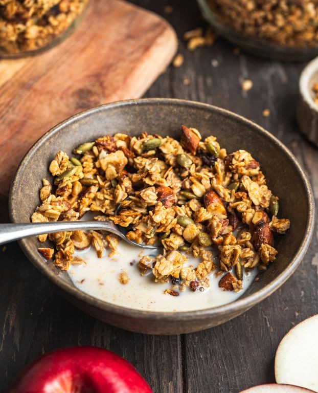Freeze-Dried Apple Cinnamon Granola