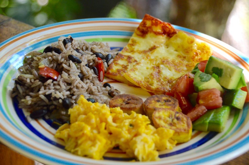 Gallo Pinto Casserole with Cheese