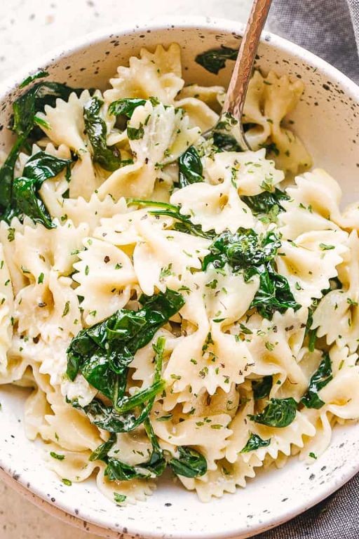 Garlic Butter Canned Spinach Pasta