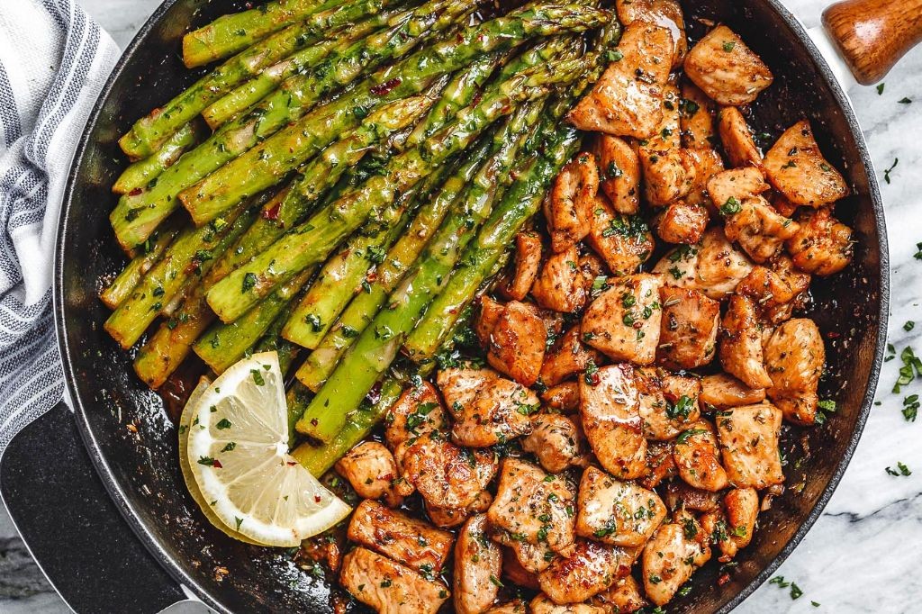 Garlic Butter Chicken Breast with Asparagus