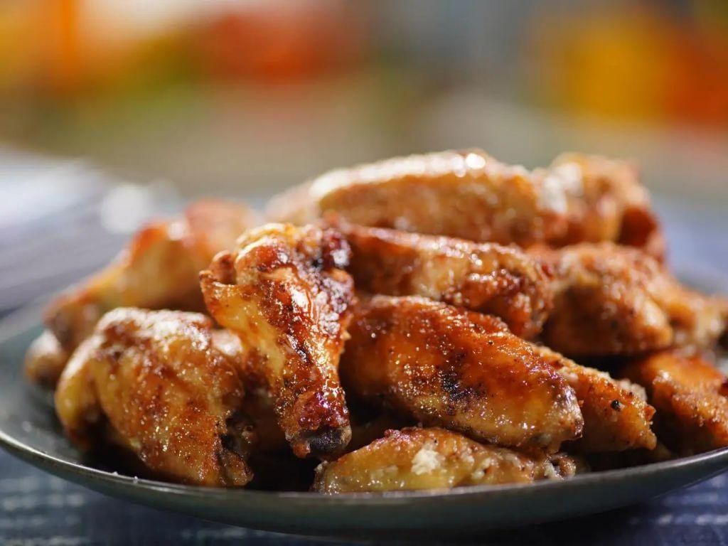 Garlic Butter Spicy Chicken Wings