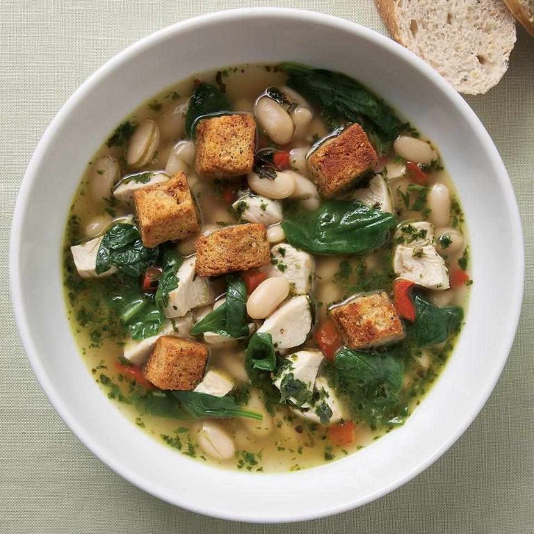 Garlicky Shredded Chicken and Spinach Soup