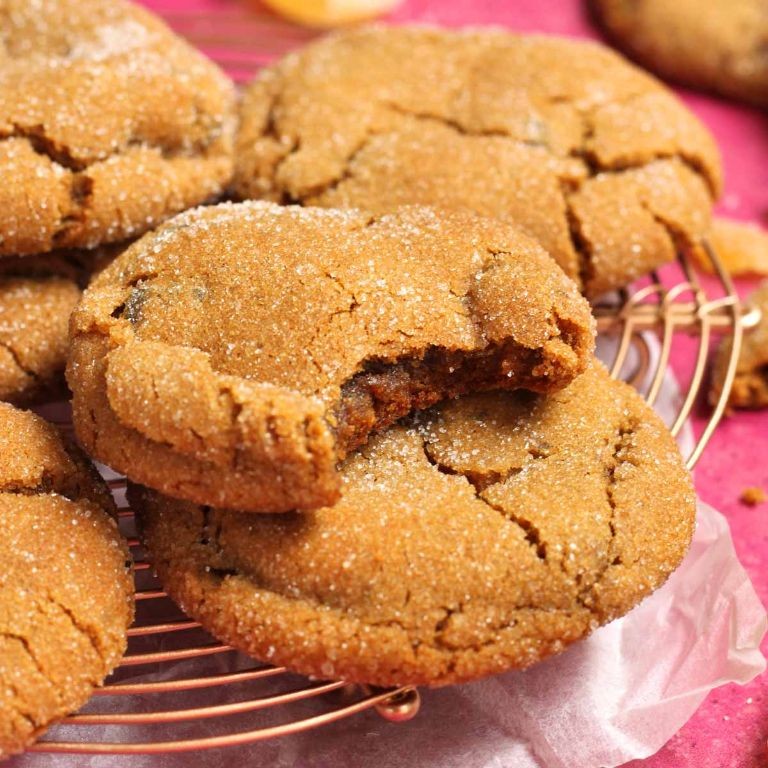 Ginger Molasses Cookies with Cinnamon