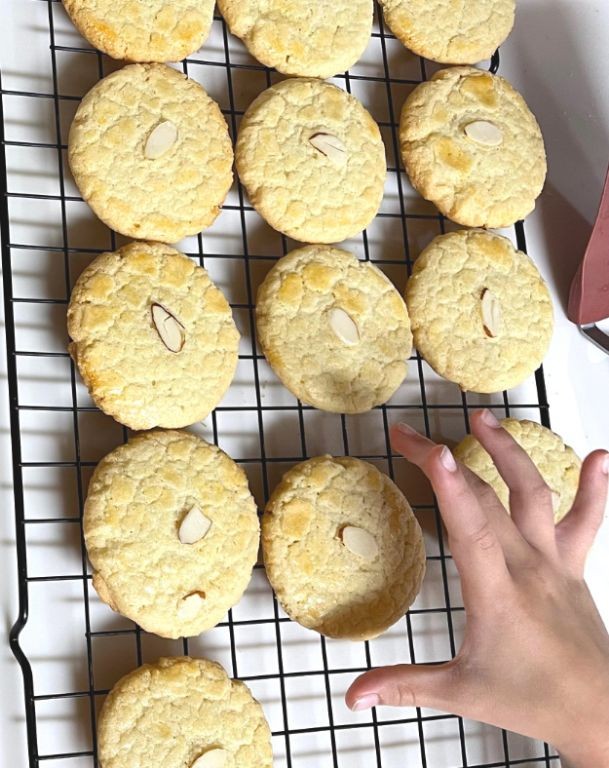 Glutinous Rice Flour Almond Cookies