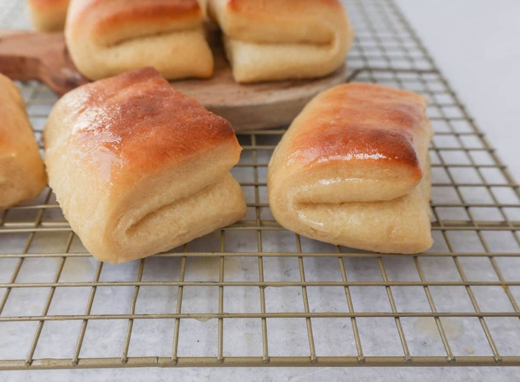 Golden Corral Parker House-Style Rolls