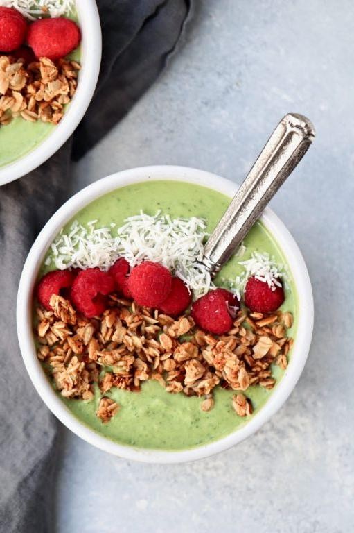 Greek Yogurt and Spinach Smoothie Bowl