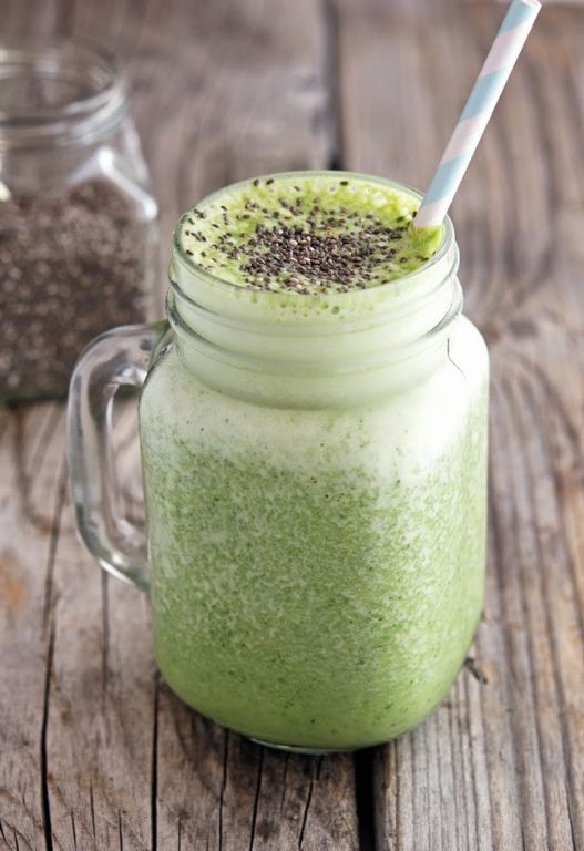 Green Smoothie with Chia Seeds and Spinach