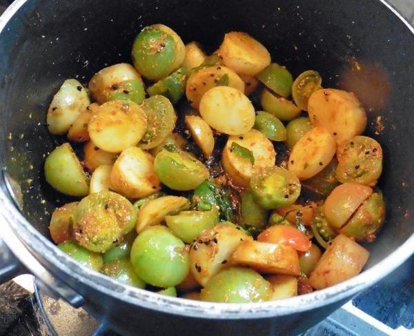 Green Tomato and Potato Stir-Fry