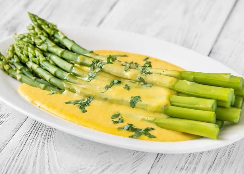 Grilled Asparagus with Hollandaise Sauce