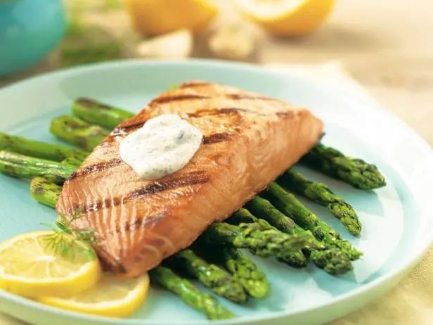 Grilled Salmon with Dill and Lemon
