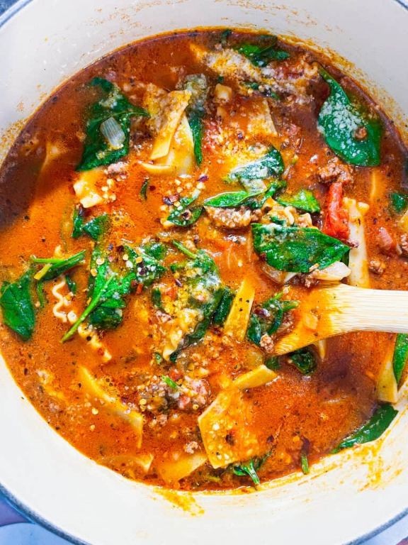 Ground Beef and Spinach Lasagna Soup