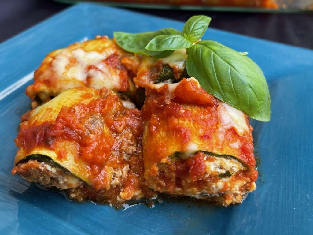 Ground Beef and Zucchini Lasagna Rolls
