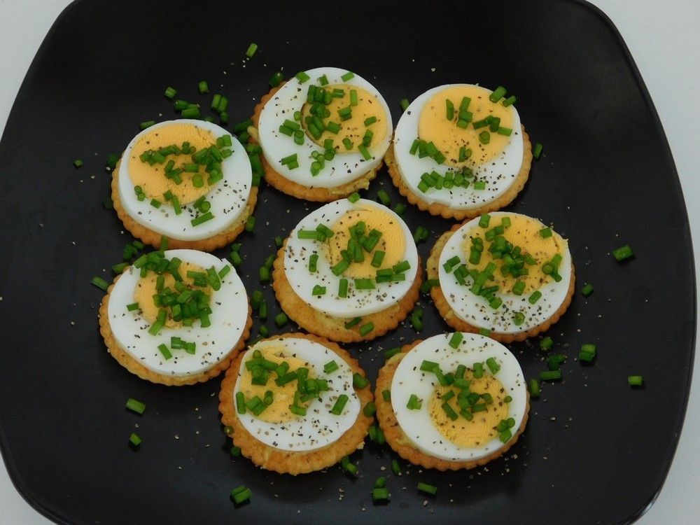 Hard-Boiled Eggs with Whole Grain Crackers
