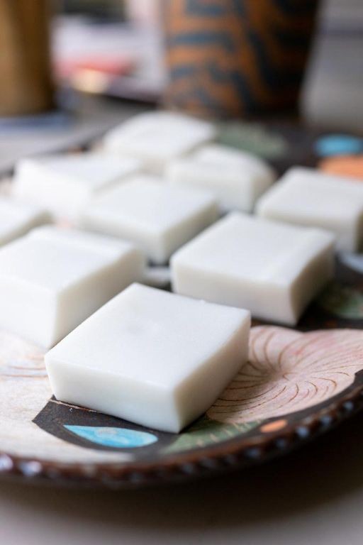 Haupia (Coconut Pudding) Hawaiian Cake