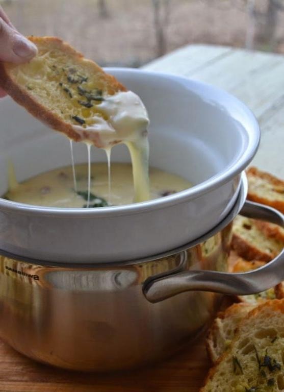Havarti Cheese Fondue with Garlic Bread