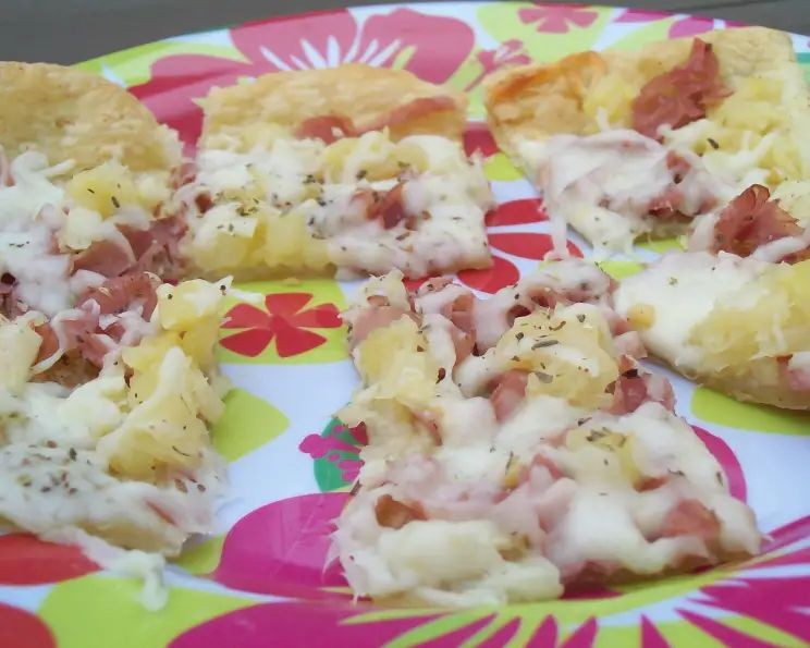 Hawaiian Ham and Pineapple Pizza Puffs