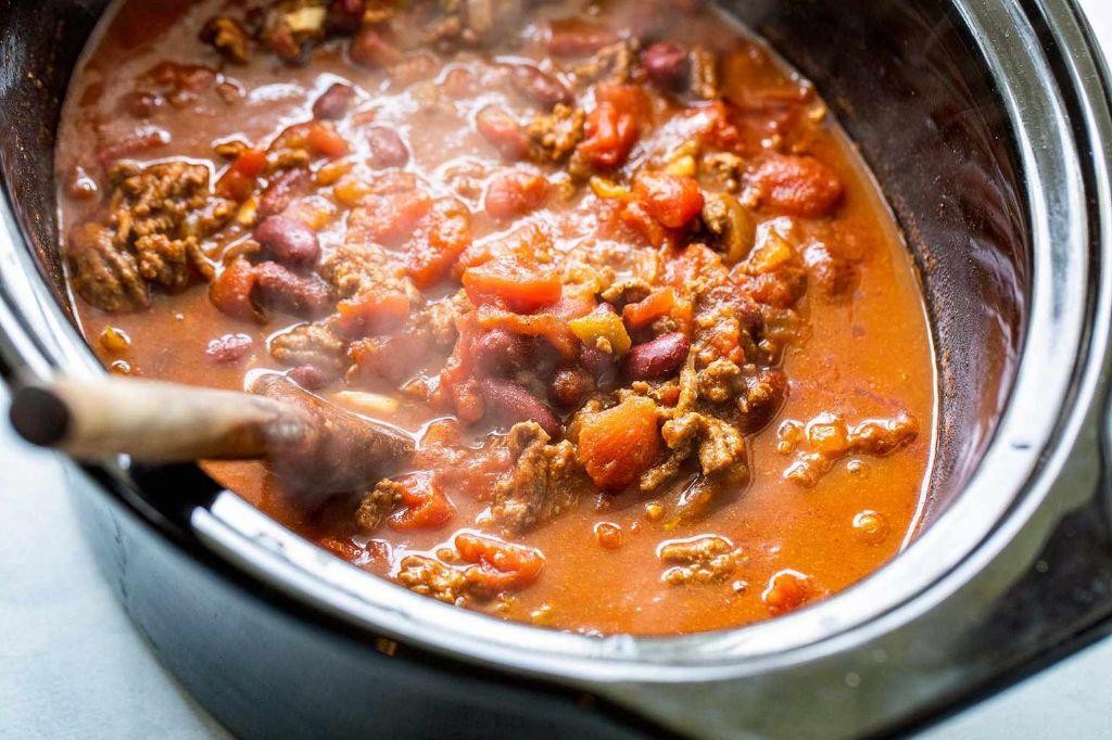 Hearty Slow Cooker Chili with Beans and Ground Beef