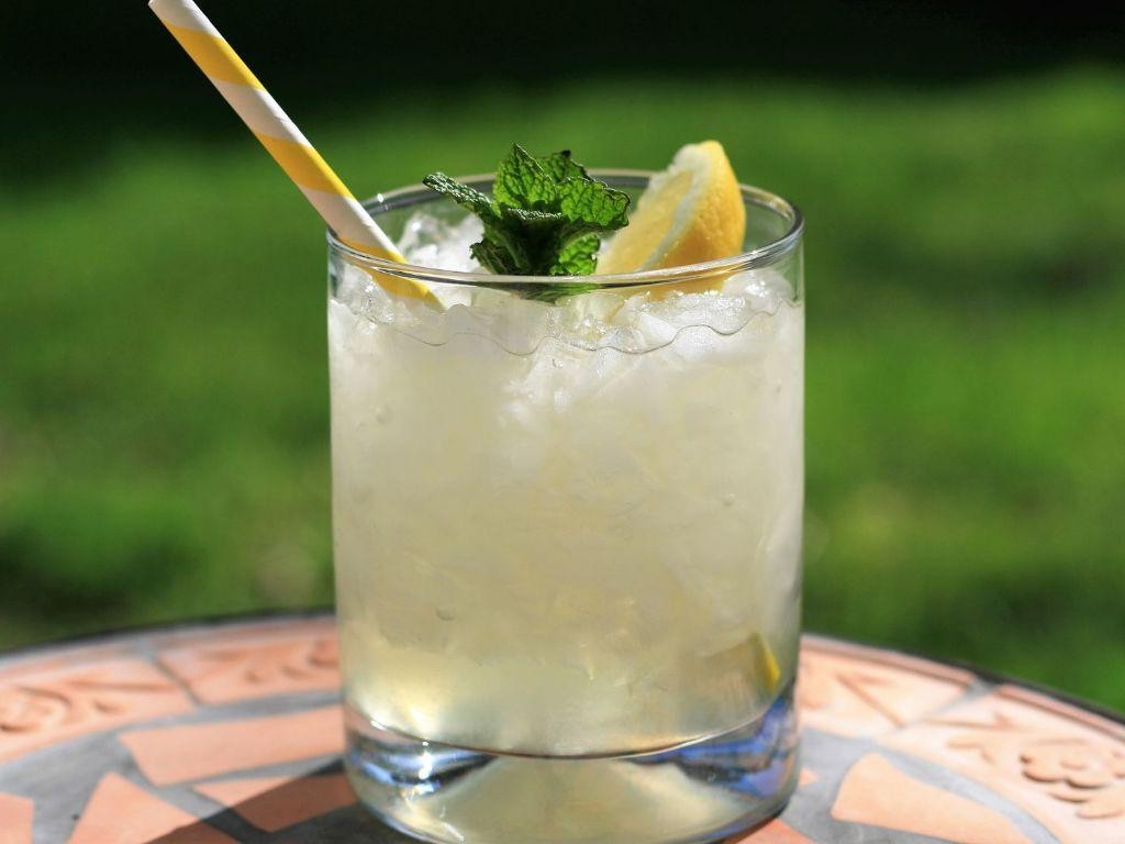 Herbed Vodka Lemonade with Mint